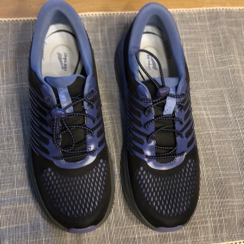 DANSKO Penni Black Blue Mesh Sneakers. Excellent Used Condition. Like New. Sz 41